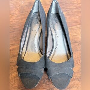 Life Stride Classic Black Open-Toe Heels
